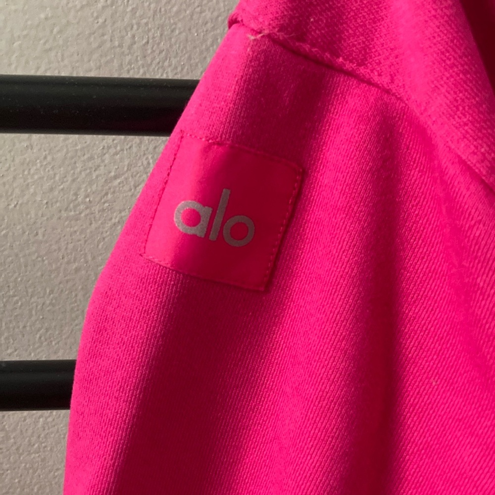 ALO Yoga Pink Long Sleeve Cropped Polo sweatshirt - Picture 6 of 6